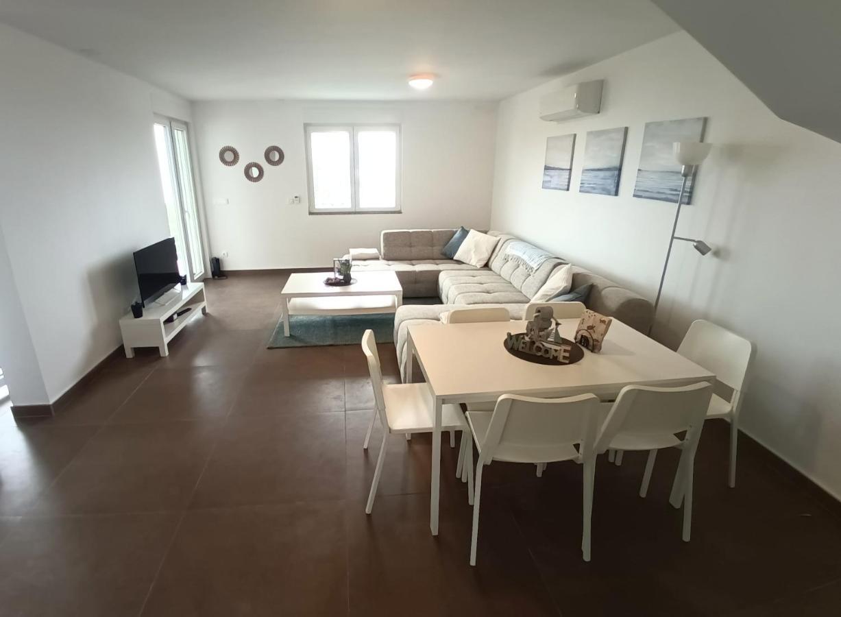 Apartment Searenity Pool - Seafront *