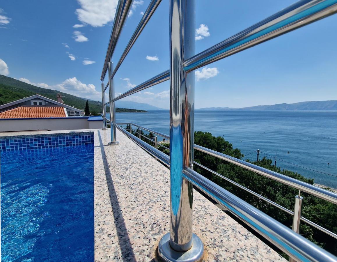 Apartment Searenity Pool - Seafront *